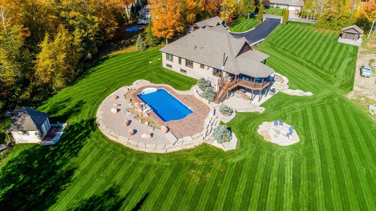 Trent Lakes House | Discover Tranquility: Luxurious 7-Bedroom Lakeside Resort Home in Kawartha