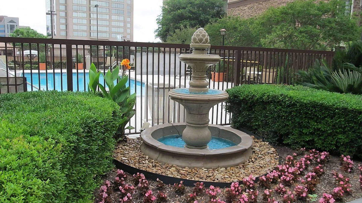 Vance Jackson Apartment | Discover Unique Activities! Free Breakfast, Outdoor Swimming Pool, Pets Allowed!