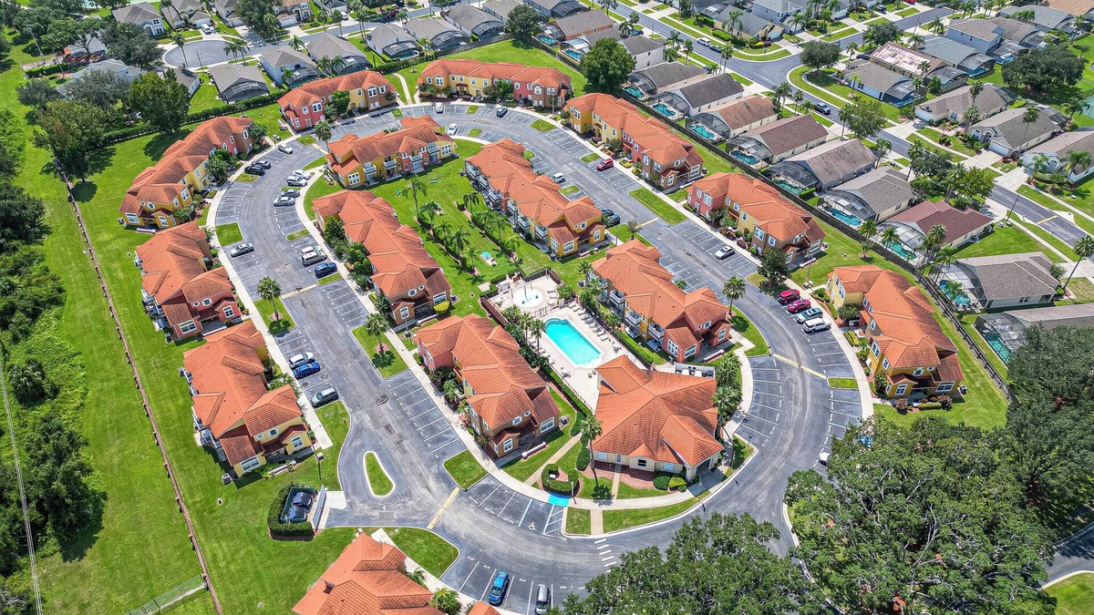 Bellavida House | Disney 4BR Townhome/2 Masters/Gated Resort w/Heated Pools & Splash Pad