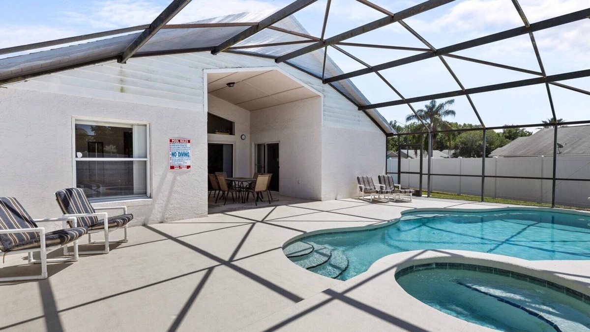 Indian Point House | Disney Area Family Villa – Private South-Facing Pool, Spa & Full Privacy