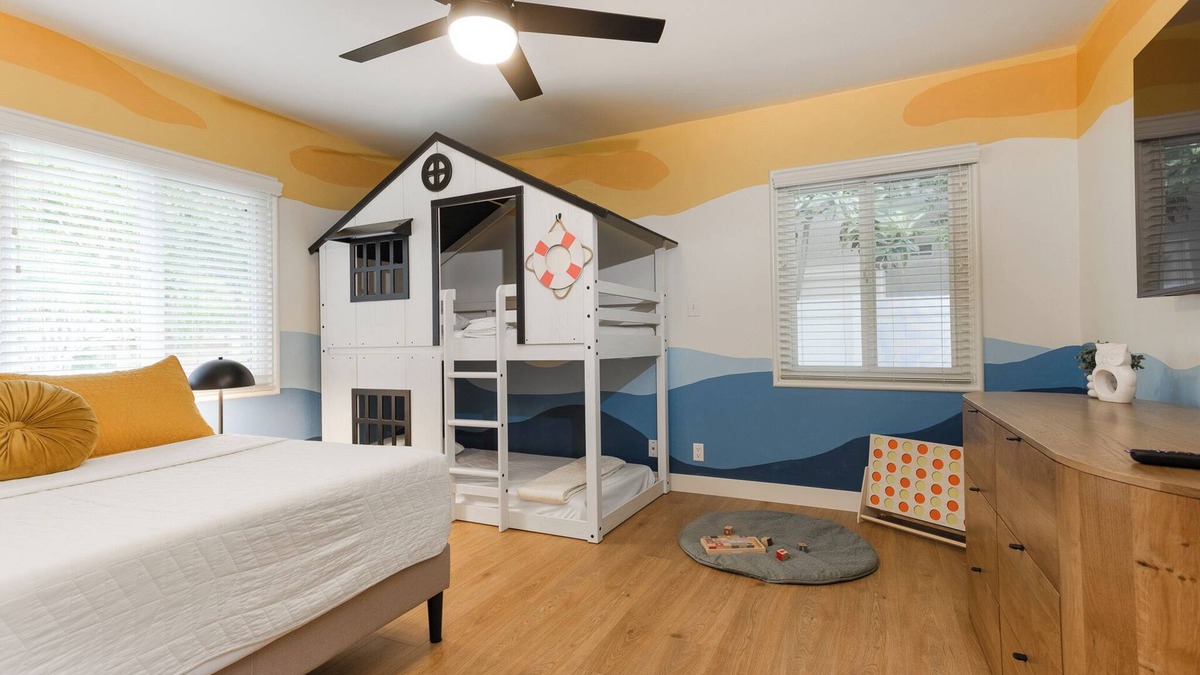 Morrison - Eldridge Park House | Disney Christmas 9mins to Disneyland EV Charger Large Backyard