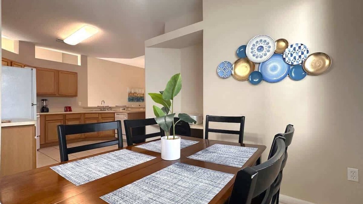 Haines City House | Disney Hideaway Villa Sleeps 9, 4Bd Home with Pool