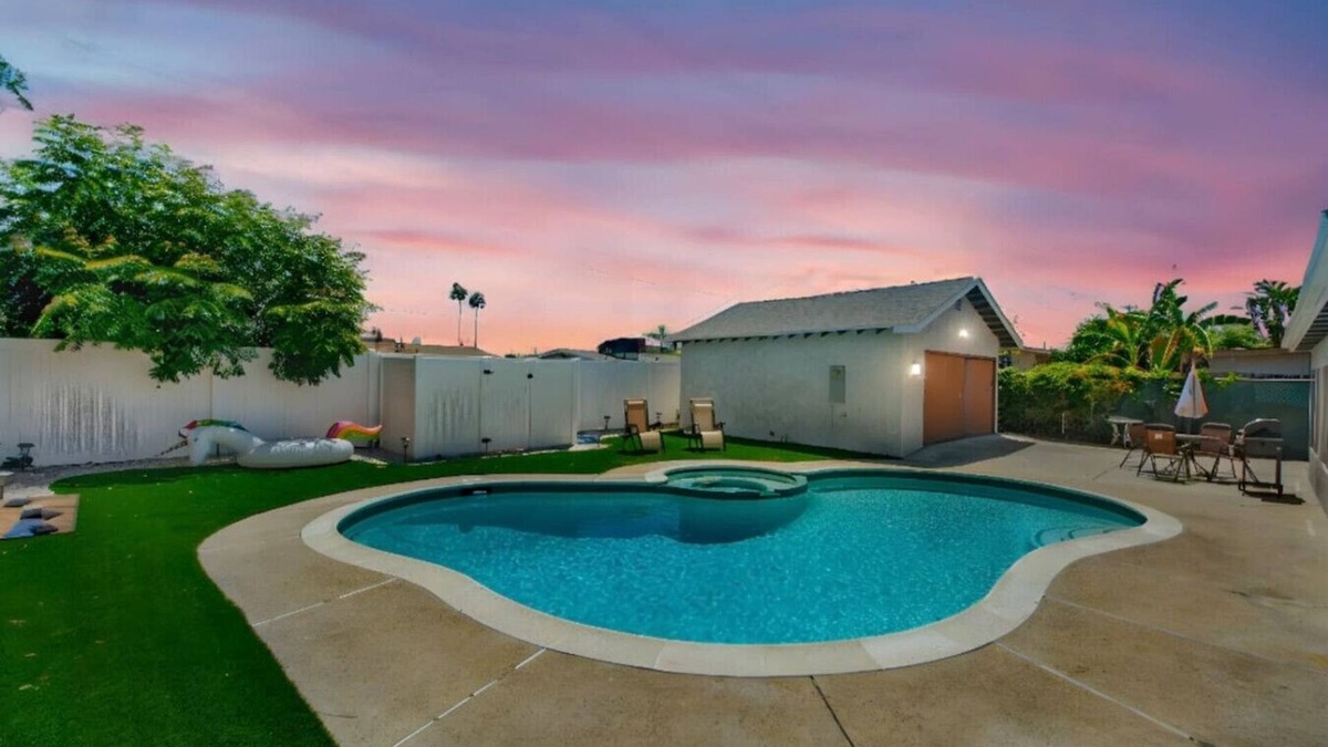 Anaheim Resort Apartment | Disney! Pool | Spa | Pool Table | Putting Green