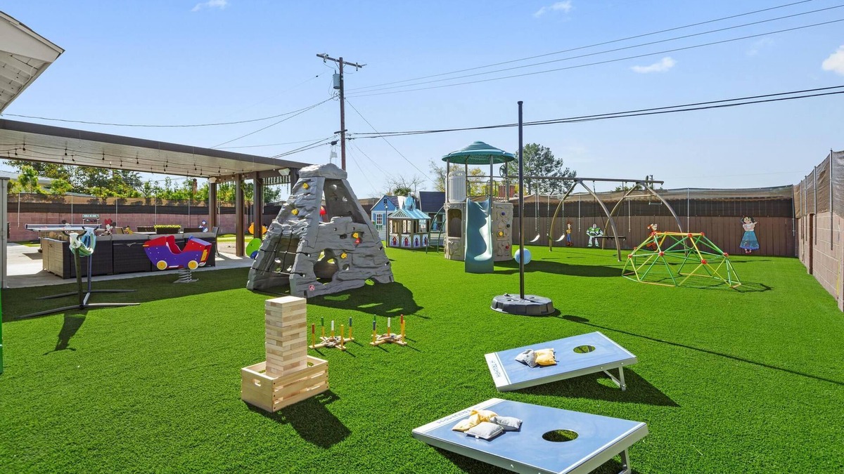 Anaheim Resort House | Disneyland Dream: Arcade, Theater, Playground, Minigolf, and more!