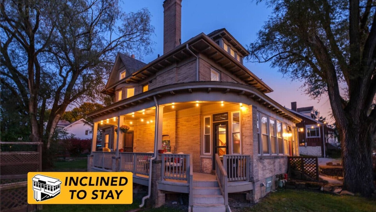 Crafton Apartment | Distinguished Victorian~Family-Focused~Quiet Area