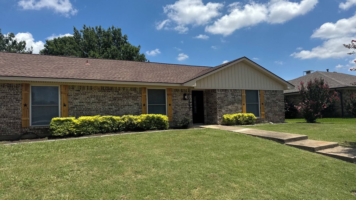Lewisville House | Dive In! The Poolside Escape w/Hot Tub, Grill & Good Times Built In