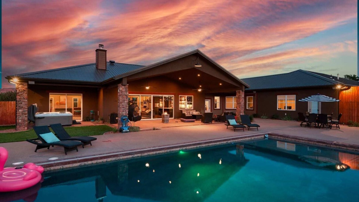 Kanab House | Dive Into Adventure, Large Luxury Family Home in Kanab with Pool, Slide, Hot Tub