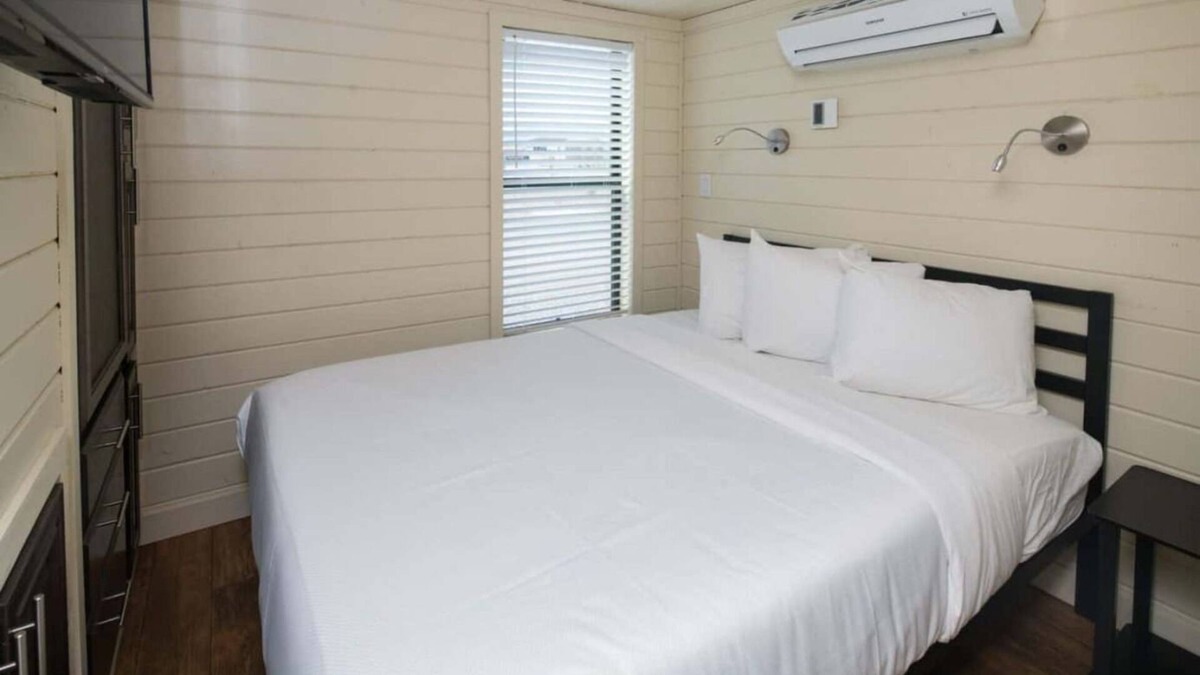 Camp Verde House | Dive Into Your Dream Vacation! 2 Spacious Units, Outdoor Pool, FREE Parking!