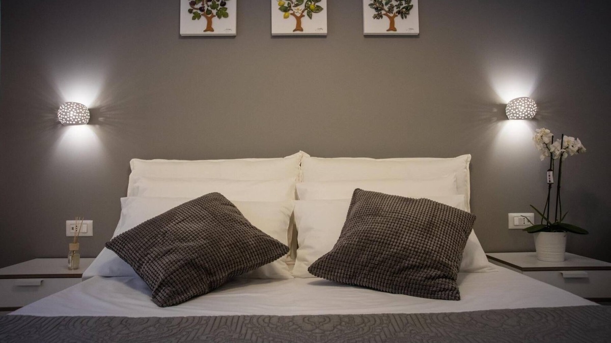 Historical Downtown Salerno Apartment | "DIVINA GUESTHOUSE" Luxurious and modern apartment in the center of Salerno