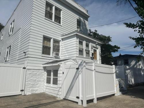 Irvington Hotel | Divine Villa Guest House Harper Ave EWR AIRPORT PENN STATION NY NJ