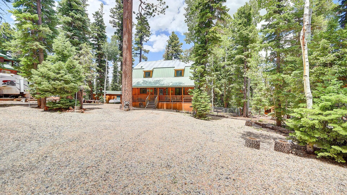 Meadow View Heights Cabin | Dj's Duck Creek Village cabin