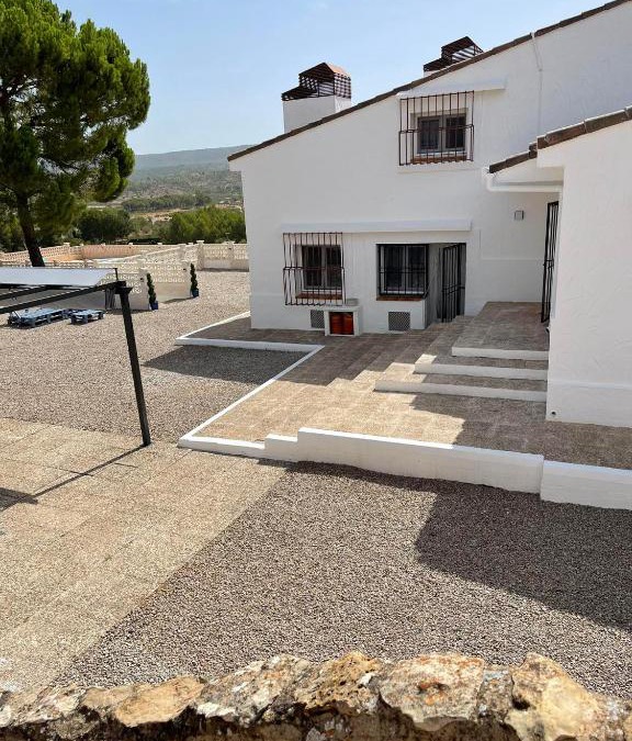 Ayora Bed & Breakfast | DJM Palms - Shared Casa Rural - Casa Rural Compartida - No es una casa privada