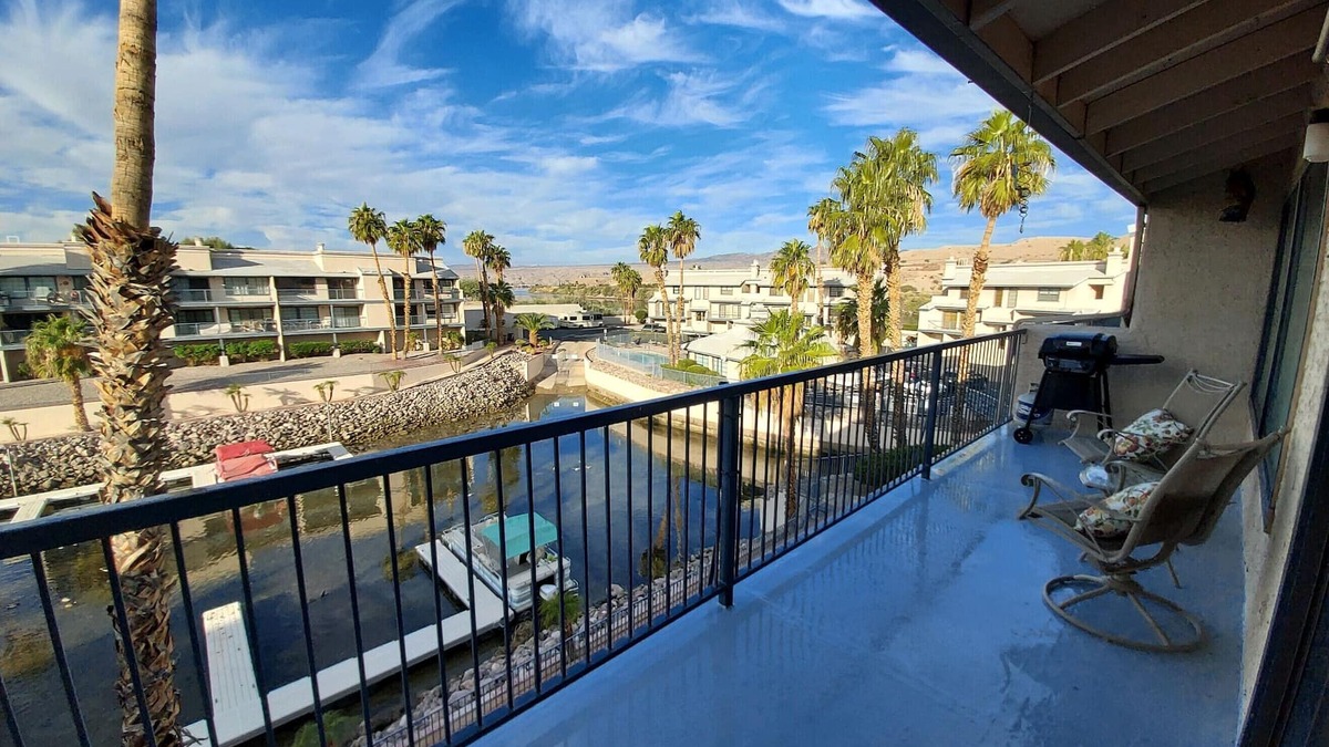 Bullhead City Condo | DM for SNOWBIRD RATE! Gated Community, Private Dock & Marina. Great River Views!