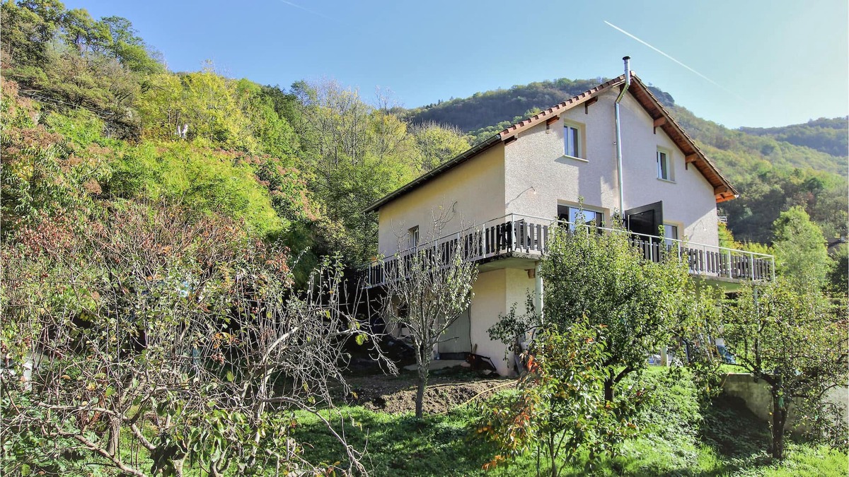 Sechilienne House | Do you dream of peace and closeness to nature? Then this fantastically located vacation home with pa