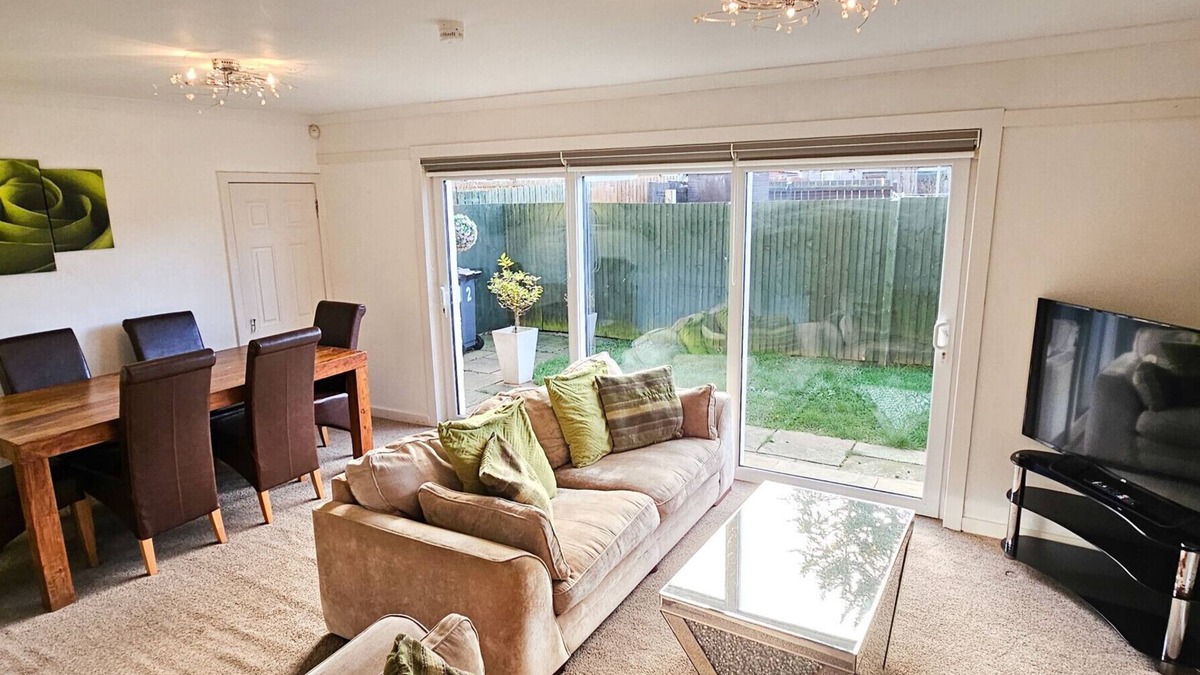 Longcroft Apartment | Dochart 3 Bedroom Apartment - Edinburgh
