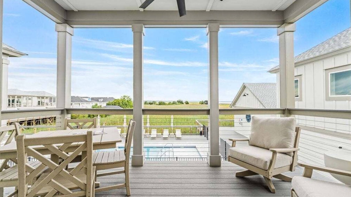 Georgetown House | Dock and Dwell at the Winyah Bay Club, Pool, Outdoor Lounge/Grill and Boat Slip included!