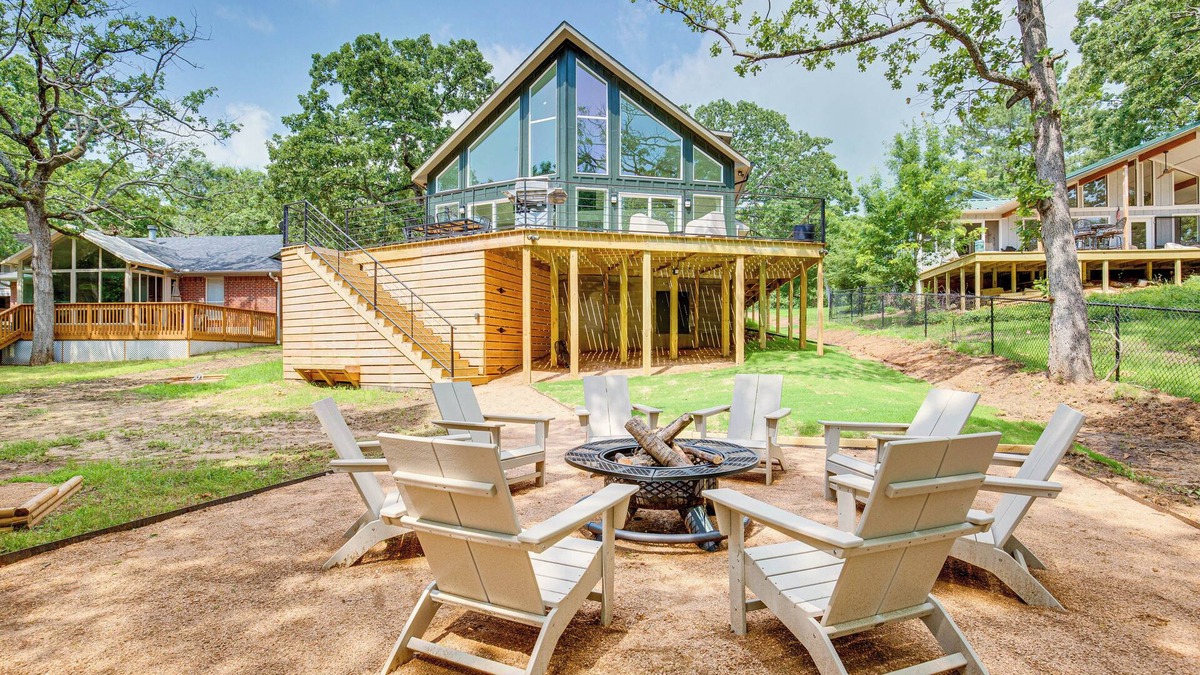 Cedar Creek Reservoir House | Dock & Fire Pit: Cedar Creek Lakefront Retreat!