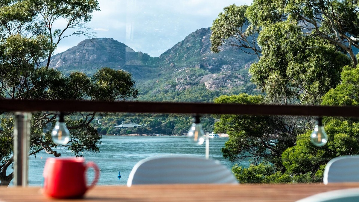 Coles Bay House | Dock of the Bay