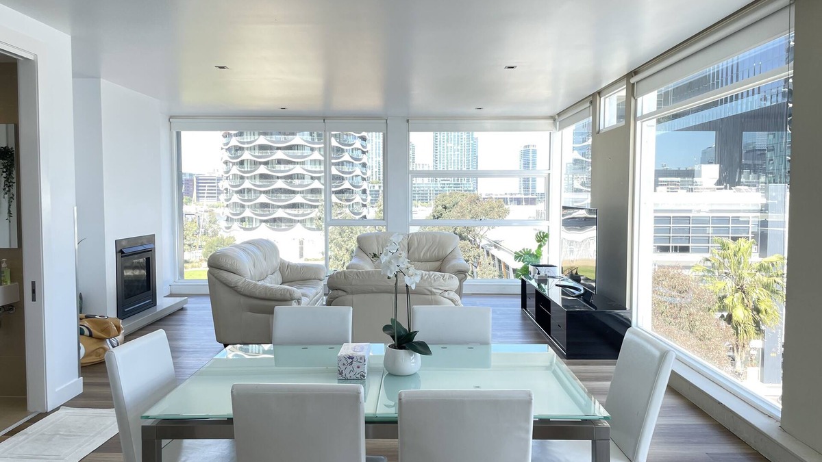 Docklands Apartment | Docklands Luxury Penthouse Above The District Docklands|Free Parking & Free Tram