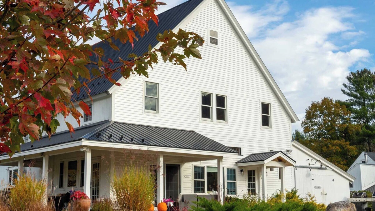 South Waterford Cabin | Dog-friendly 4-bedroom lodge on Bear Pond in Waterford, on the snowmobile trail!