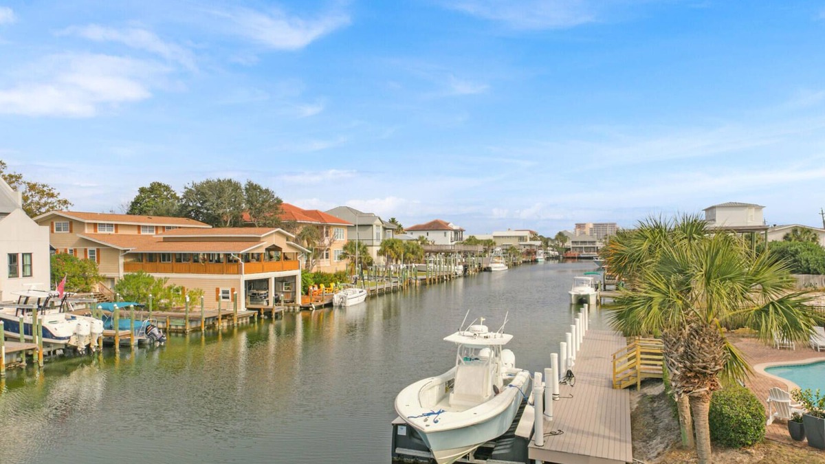 Holiday Isle House | Dog Friendly 5 BR Home across the street from Beach with Boat Dock