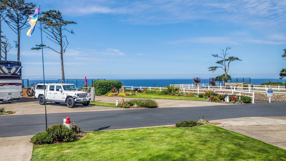 Agate Beach RV Rental | Dog Friendly, Available with 50AMP, 30AMP, Water and Sewer hook up's, WiFi