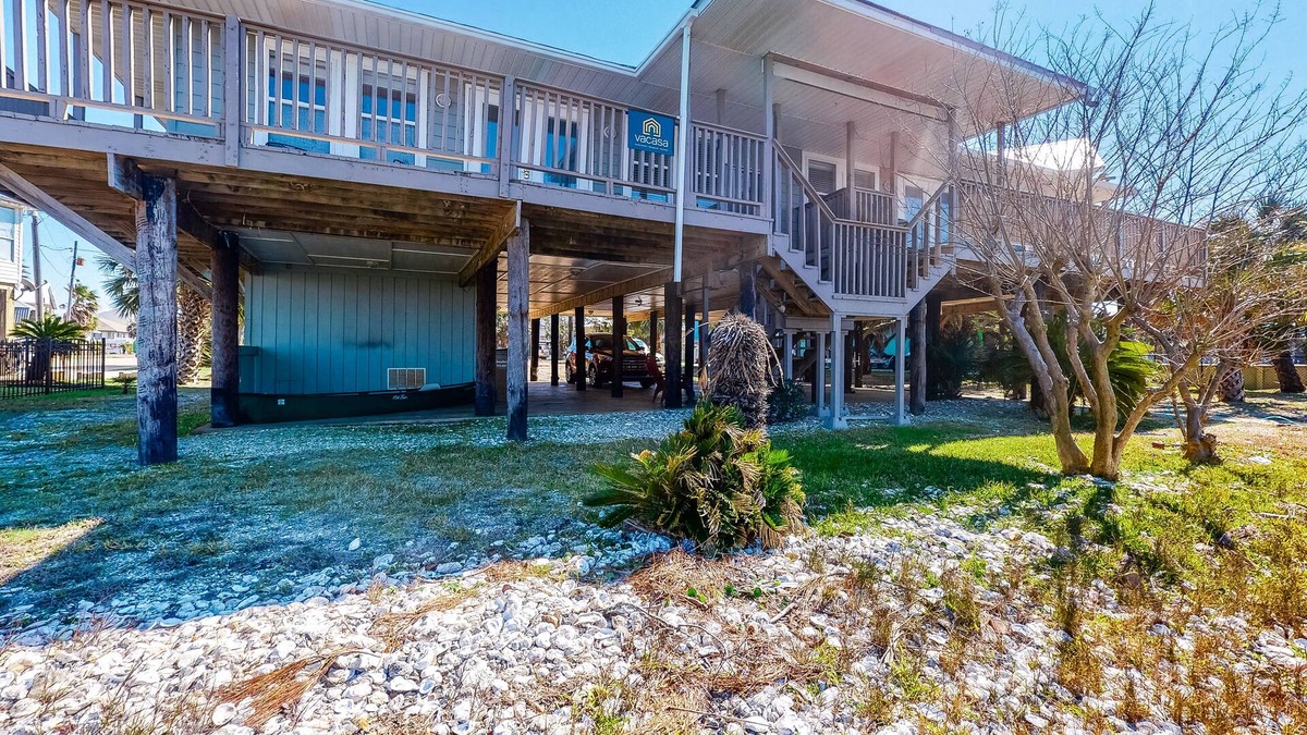 Indian Bay House | Dog-Friendly Bayfront Getaway w/Two Kitchens, Free WiFi, & a Great Location!