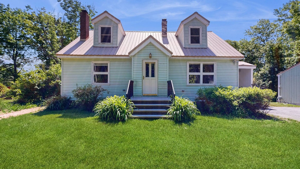 Mac Mahan House | Dog-Friendly, Bay View Home with WiFi & Laundy - Close to Baxter State Forest