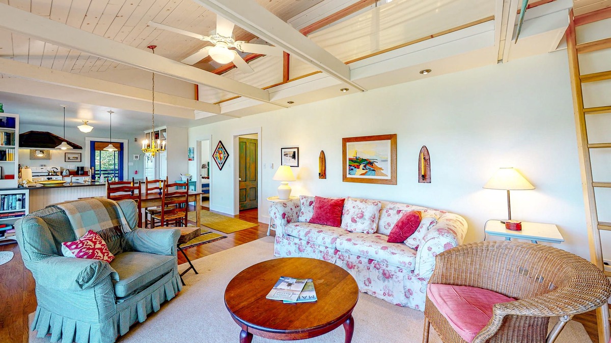 Tenants Harbor Cottage | Dog-friendly bayfront home close to Rockland with water view - snowbirds welcome