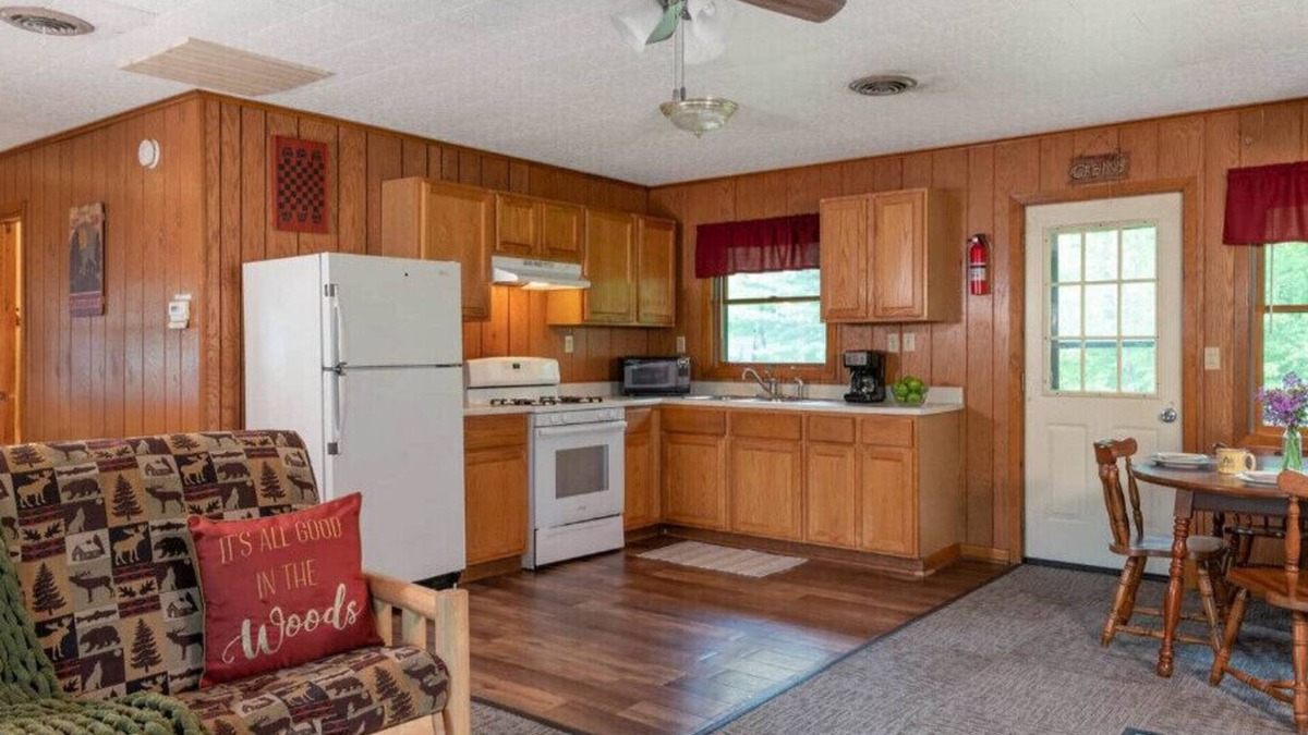 Triumph Cabin | Dog Friendly Cabin Near Starved Rock State Park