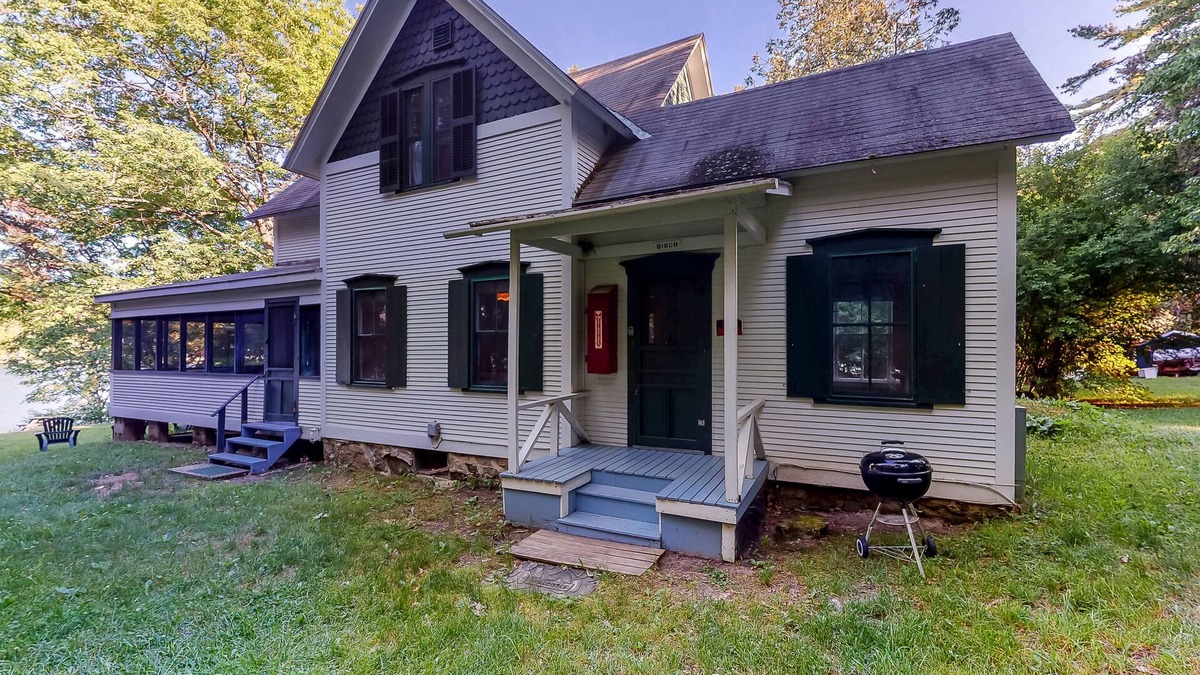 Charlotte Cottage | Dog-friendly cabin right on the lake with lots of space, screened porch, & boats