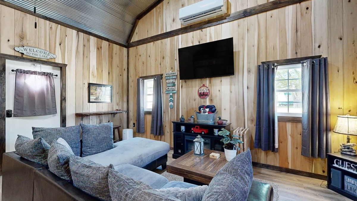 Wynnburg Apartment | Dog-friendly cabin near Reelfoot Lake with cornhole, firepit, fast WiFi, W/D