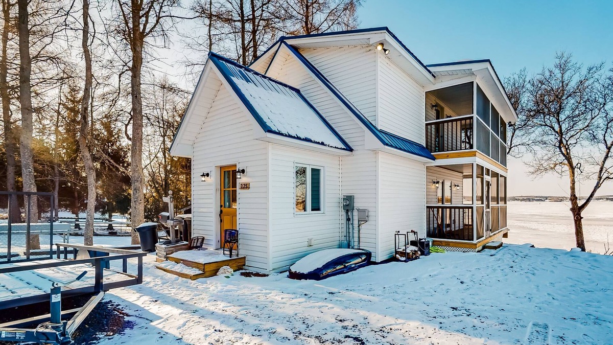 Saint David House | Dog-friendly cabin with amazing lakefront views, fireplace, BBQ, & W/D