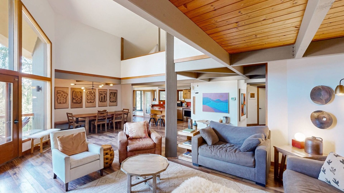 Sandpoint Cabin | Dog-friendly cabin with private hot tub, wood-burning fireplace & central AC