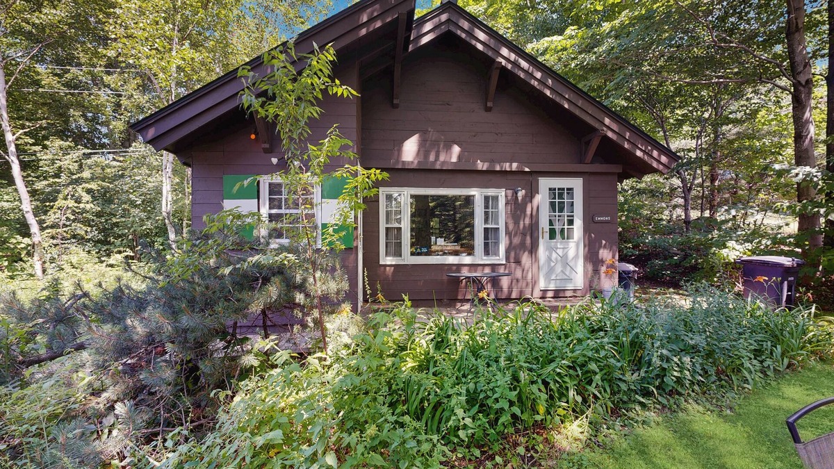 Franconia House | Dog-friendly & charming mountain chalet w/fireplace