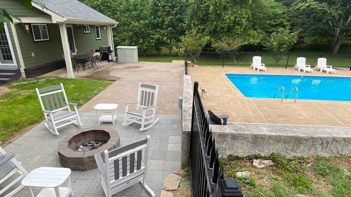 McDonald House | Dog-friendly Chattanooga Country Home + Pool + Firepit-relaxing