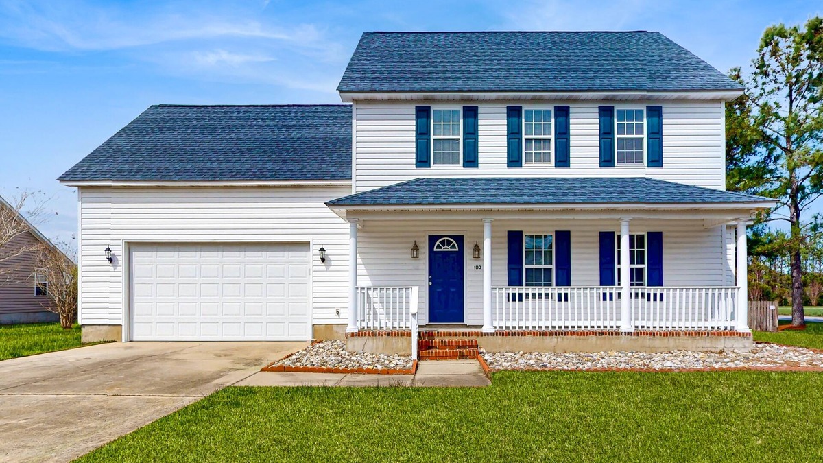 Morehead City House | Dog-friendly coastal home w/enclosed yard, shared pool and public kayak launch