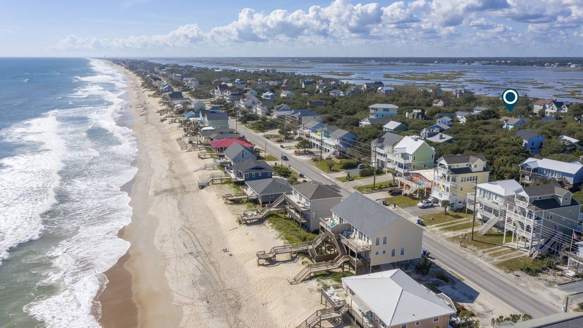 Island Oaks House | Dog-friendly coastal home with wrap-around balcony, open layout, W/D, and AC