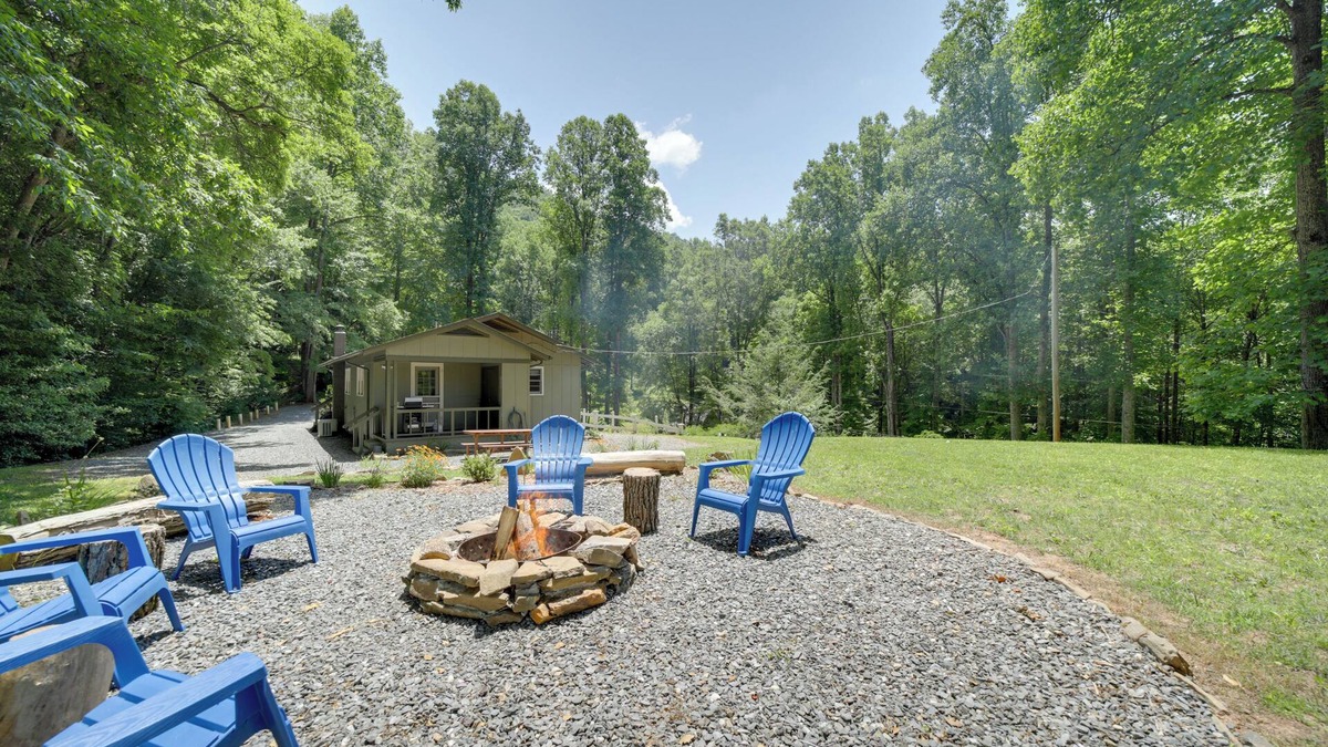 Bryson City Cottage | Dog-Friendly Cottage w/Deck in National Forest!