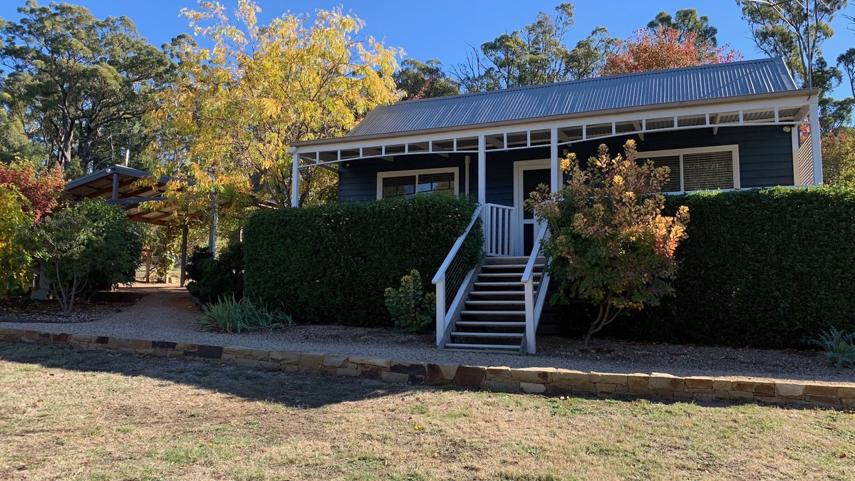 Muskvale Cottage | Dog-friendly cottage close to Daylesford - The Cottage at Hollow Log Estate