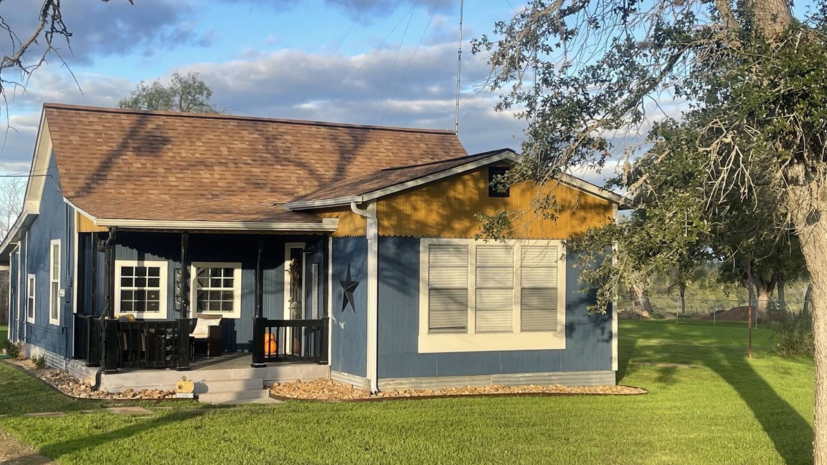 San Antonio Other | Dog friendly Country Living with City Amenities!