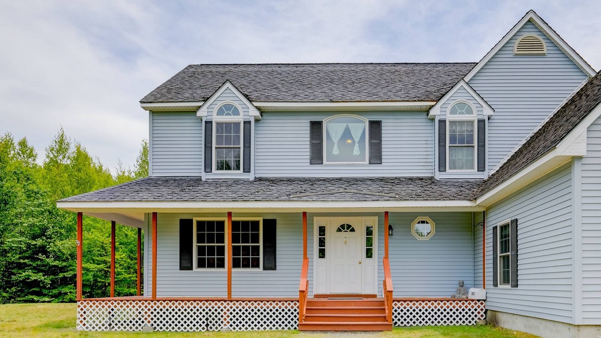 Franconia House | Dog-friendly country home w/jetted tub, backyard & grill