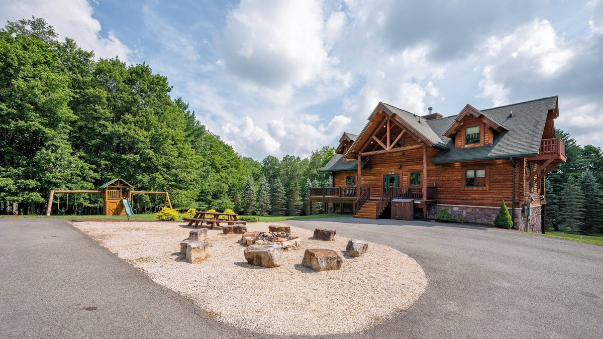 Thayerville House | Dog Friendly Deep Creek Estate w/Decks, Fire Pit & Views