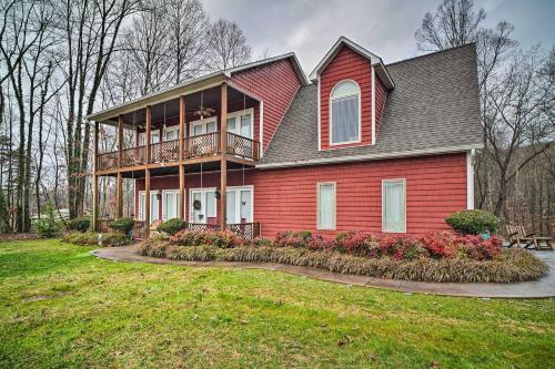 Sharps Chapel House | Dog-Friendly Family Home Steps to Norris Lake