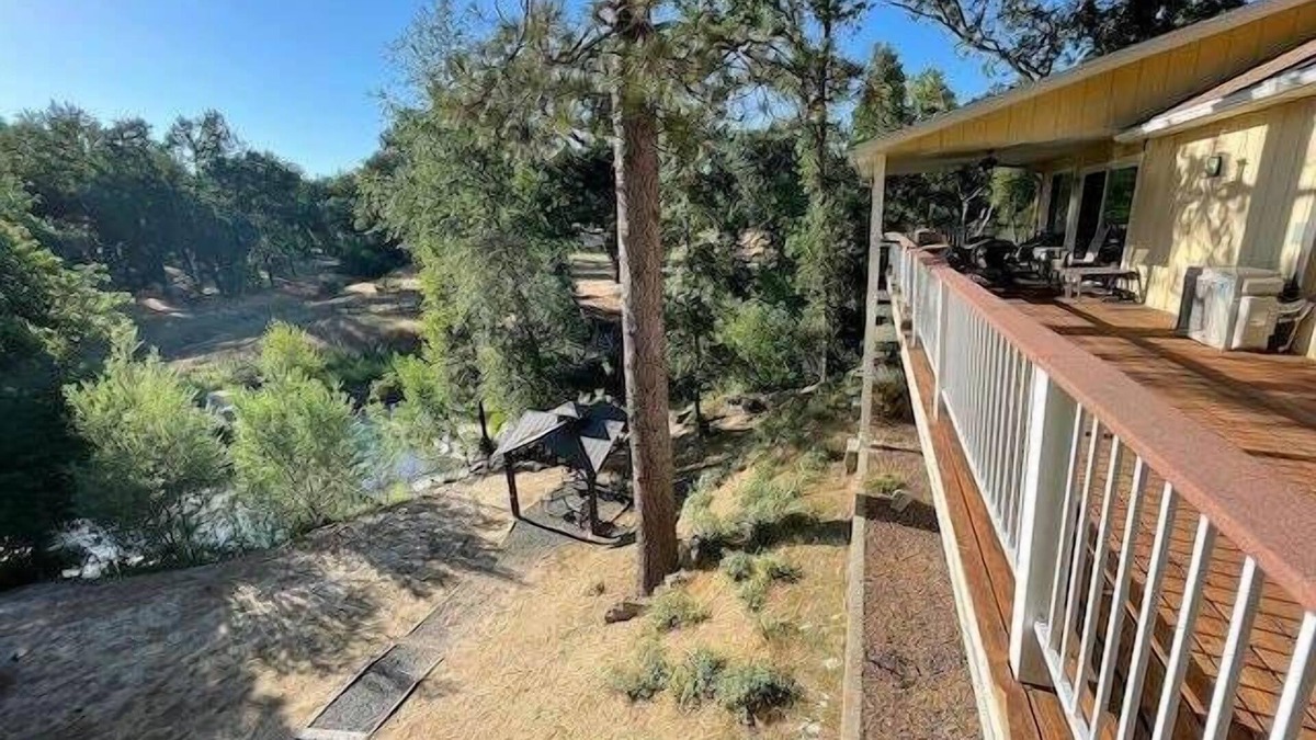 Oakhurst House | Dog Friendly/Game Room/Sleeps 12/Creekside Dream