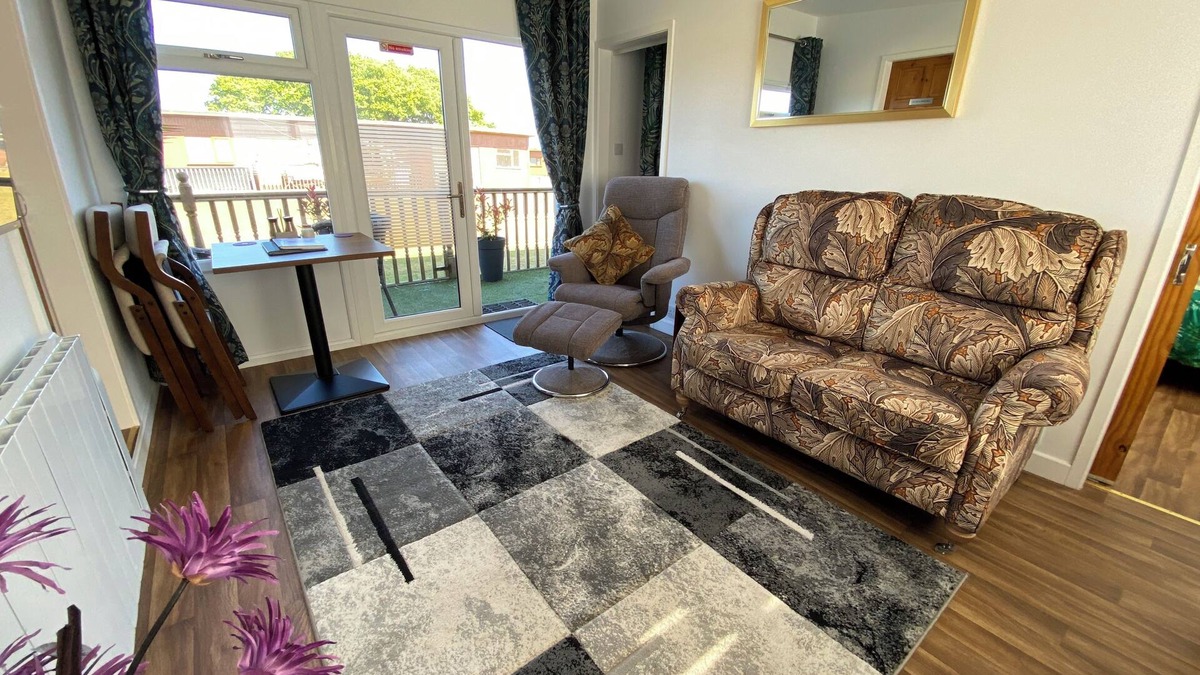 Mablethorpe Ski Chalet | Dog Friendly Holiday Chalet close to the Beach Bar & Restaurant on-site
