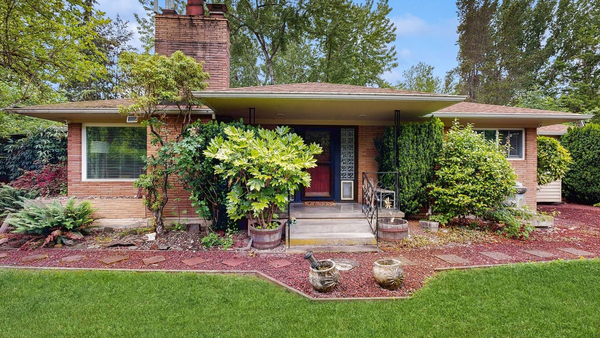 Metzger House | Dog-friendly home on 1/2 acre with creek access, game room & 2 fireplaces