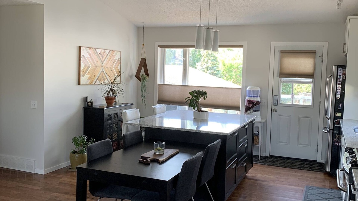 Cochrane House | Dog friendly home that is perfectly situated between the mountains and the city.