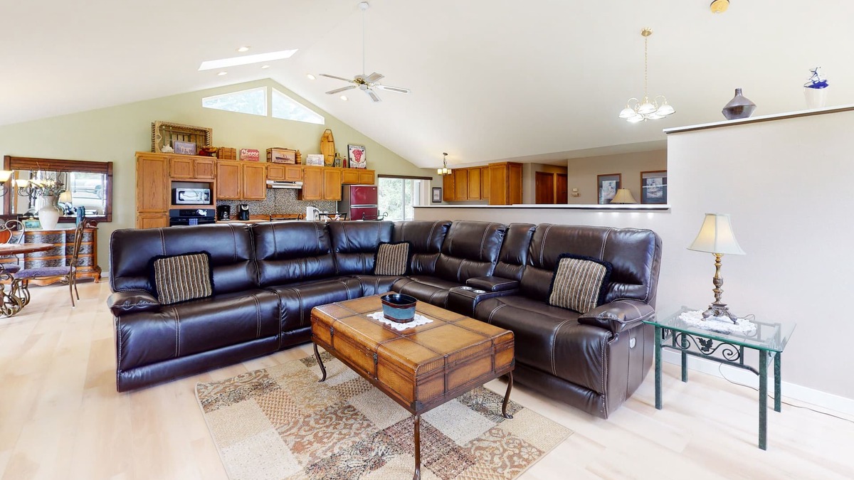 Florence House | Dog-friendly home w/bay views - easy access to the river & in-town convenience