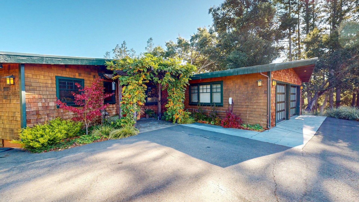 Graton House | Dog-friendly home with breathtaking views & garden sauna, next to golf/laguna